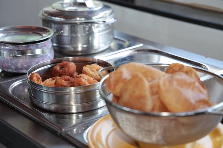 Vada and poori